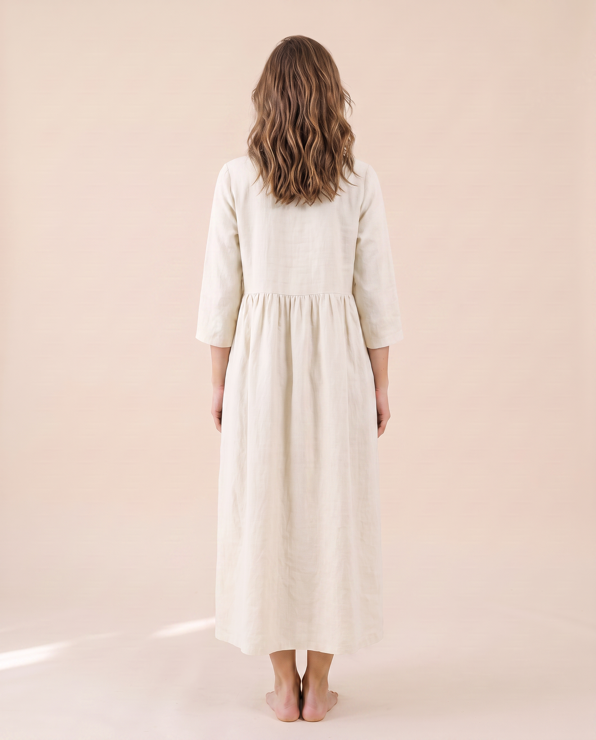 Robe longue en lin blanche, vue de dos