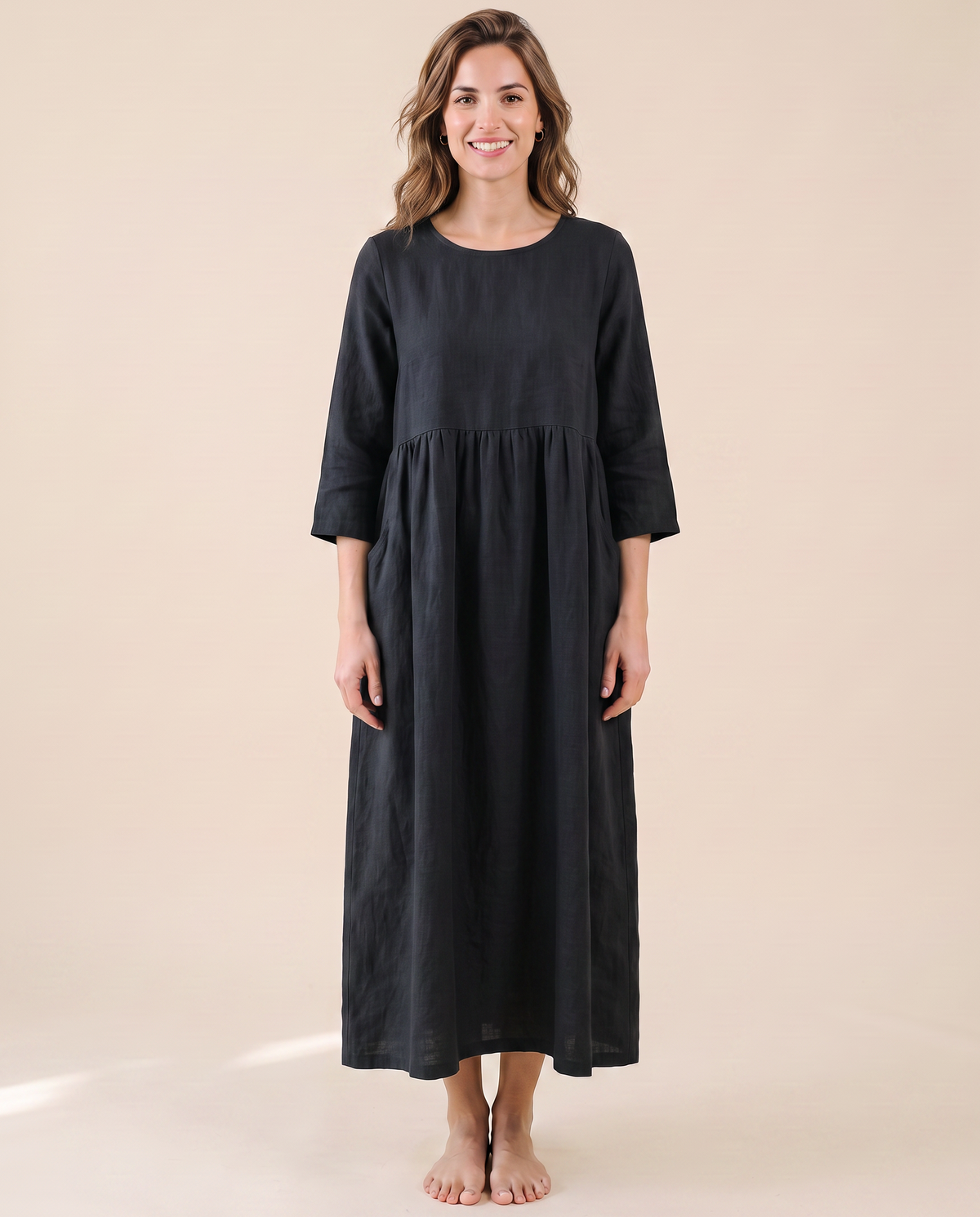 Robe longue en lin noire à manches 3/4, vue de face