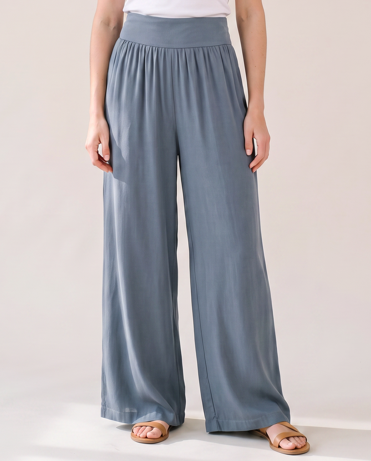 Pantalon large taille haute gris à taille élastique, vue de face