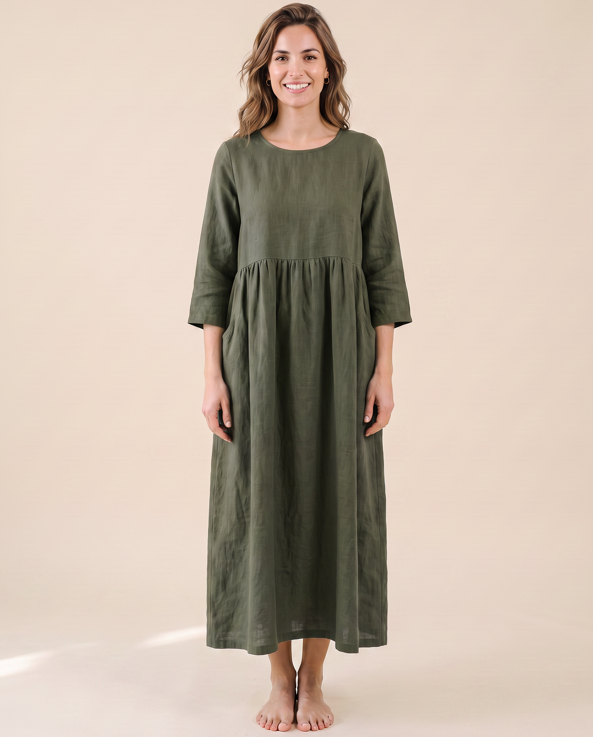 Robe longue en lin vert armée à manches 3/4, vue de face