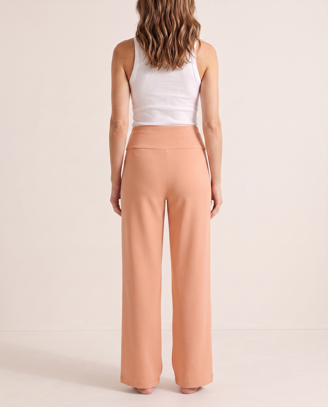 Pantalon taille haute à jambe large abricot, vue de dos