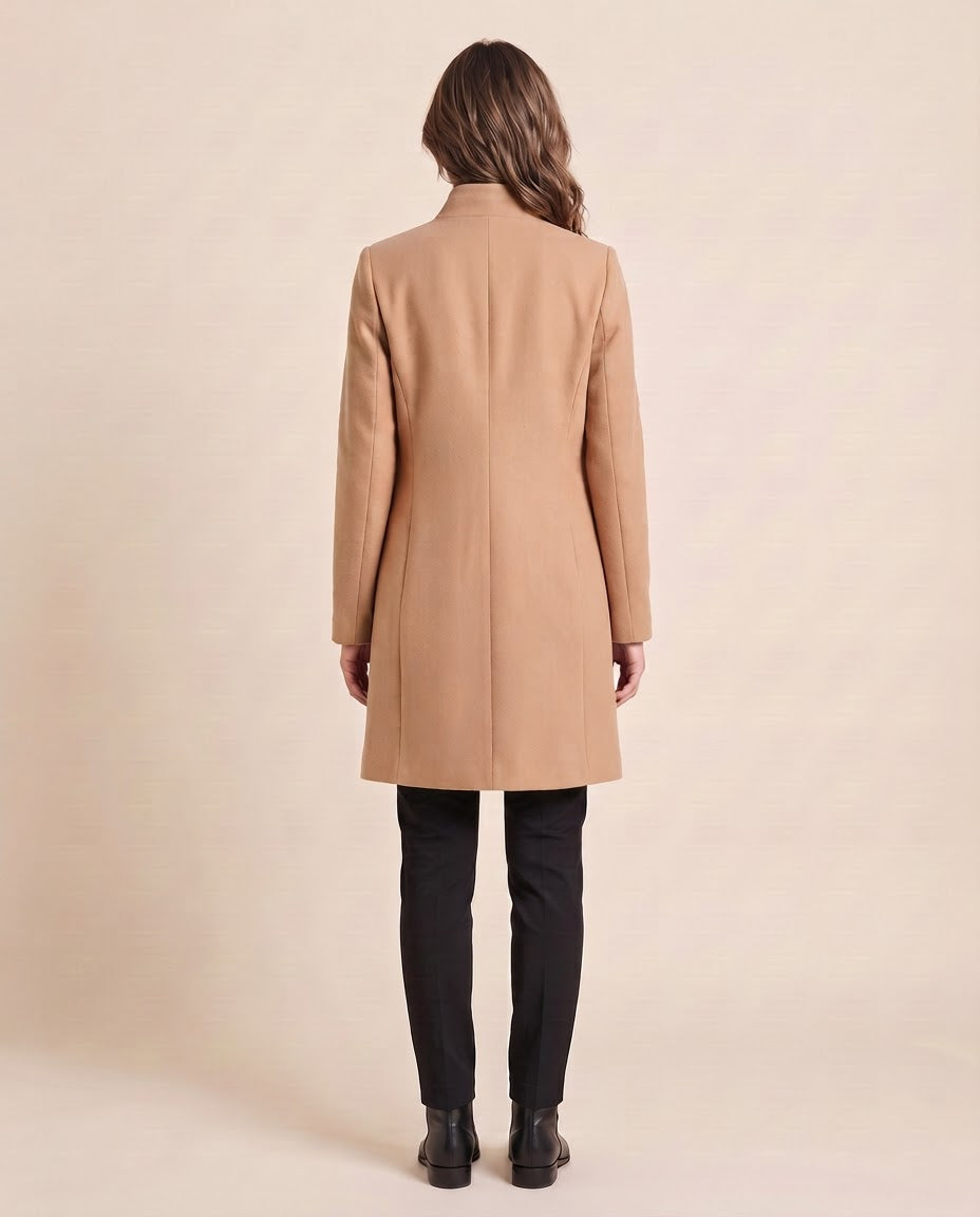 Manteau mi-long ouvert pour femme VELENTI MODA à col montant et revers, coloris caramel, vue de dos.