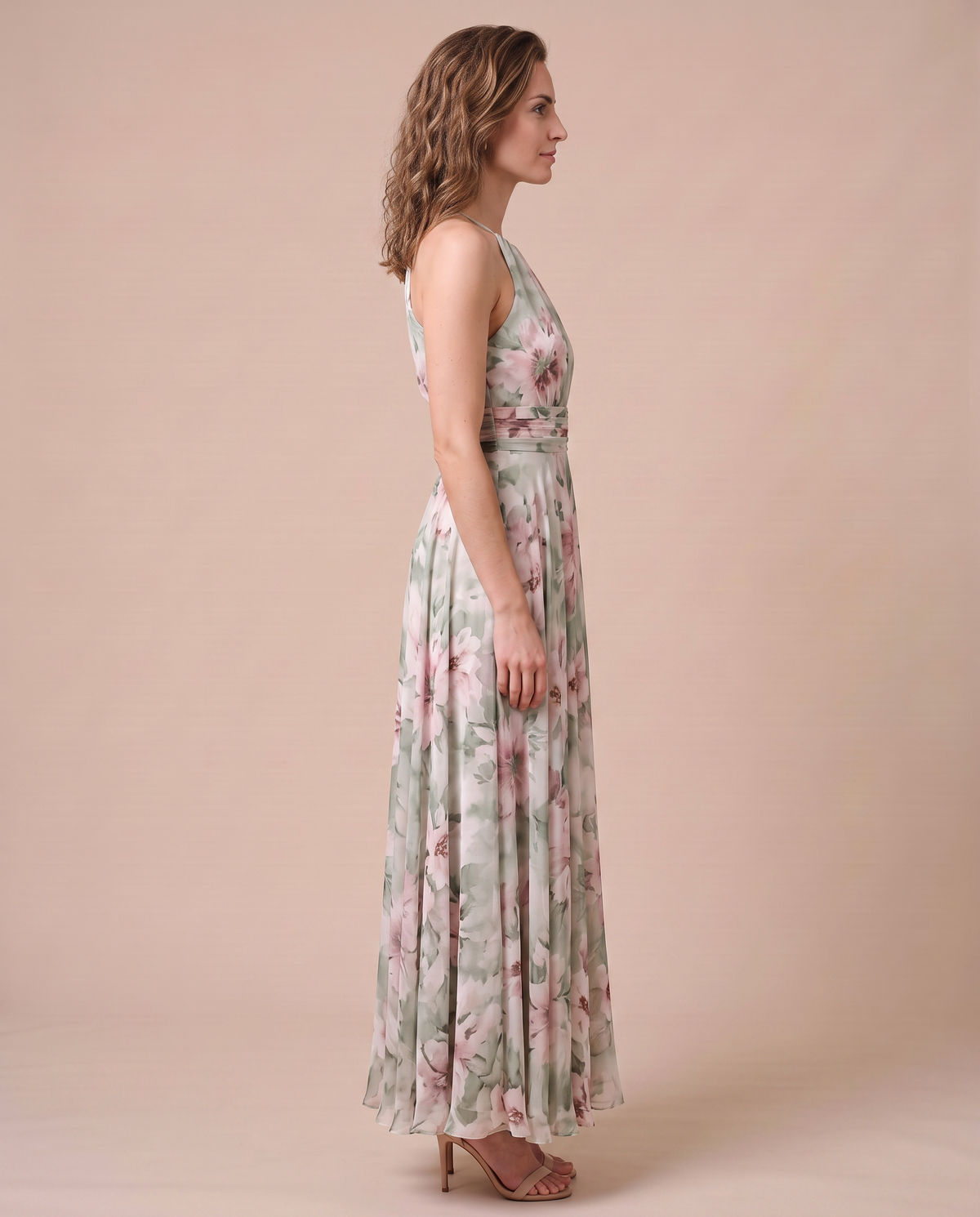 Robe longue fleurie pour femme à col licou, vue de profil, taille drapée