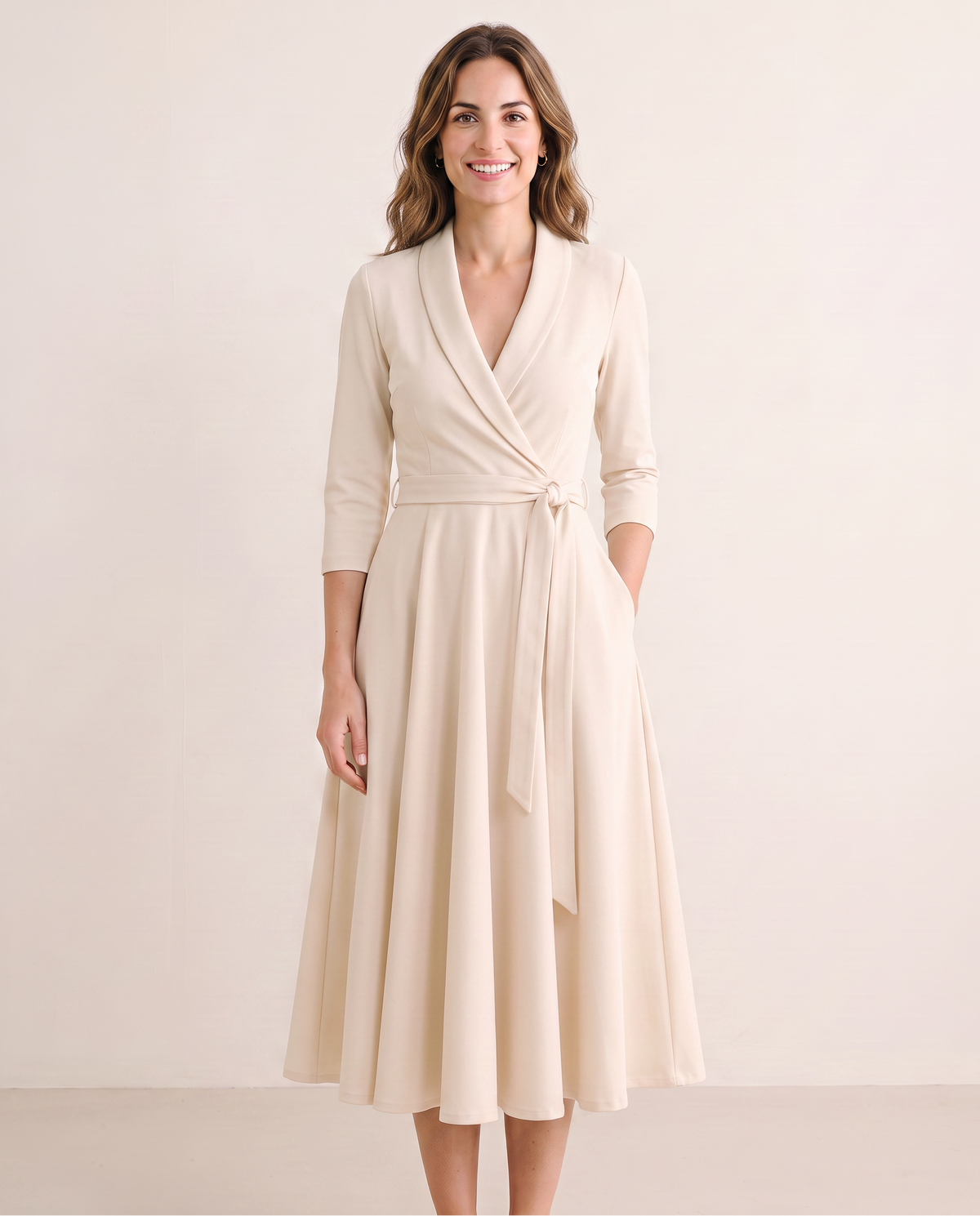 Robe midi cache-cœur beige à col châle et jupe évasée, vue de face