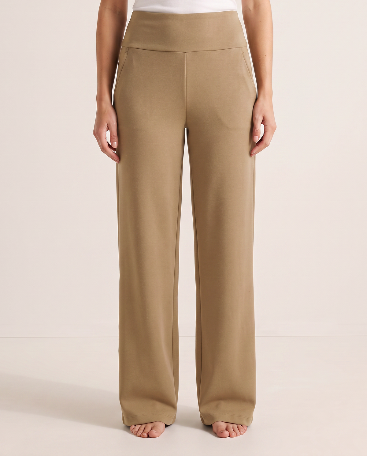 Pantalon taille haute à jambe large kaki, vue de face