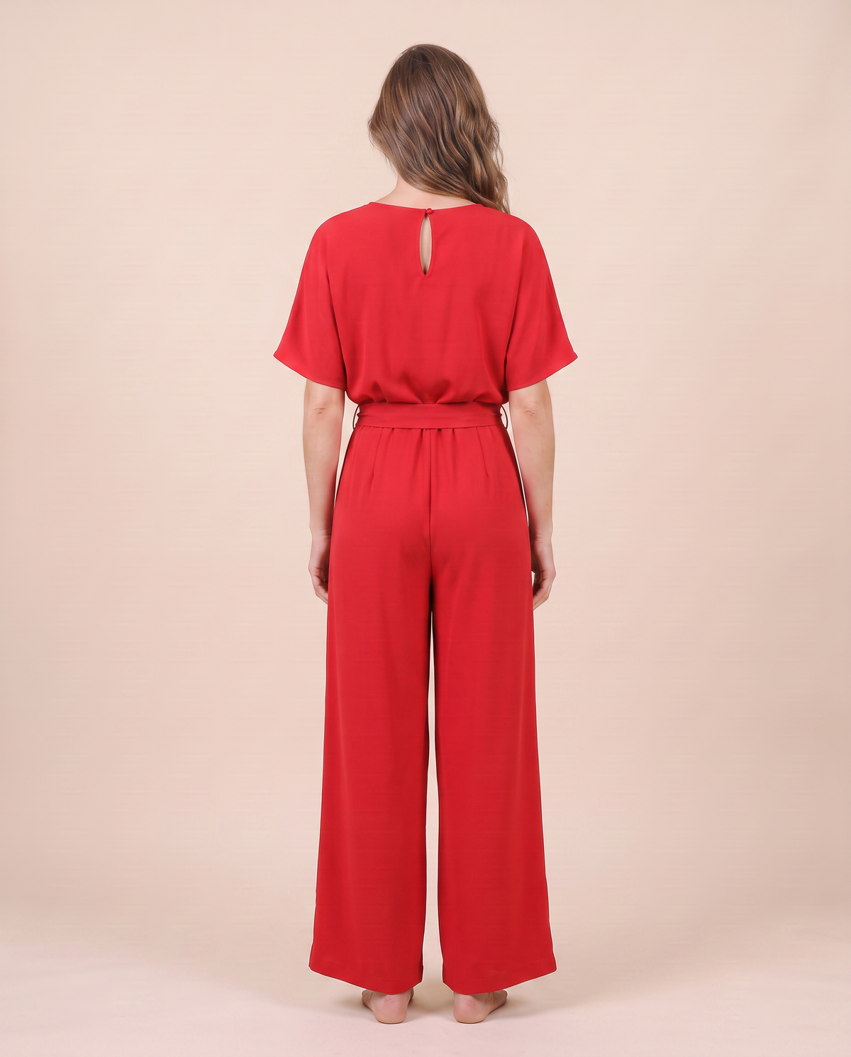 Combinaison pantalon large rouge, vue de dos