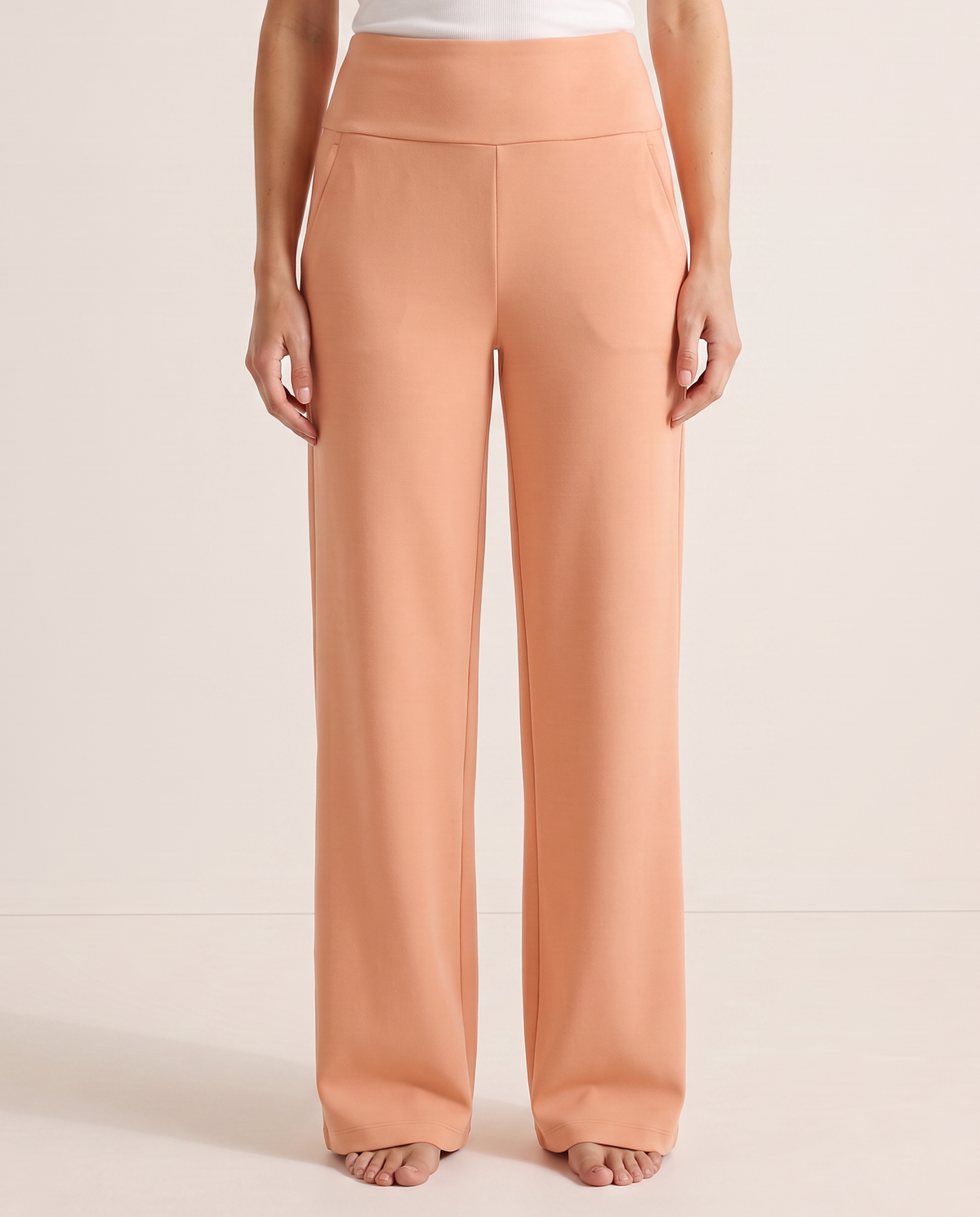 Pantalon taille haute à jambe large abricot, vue de face