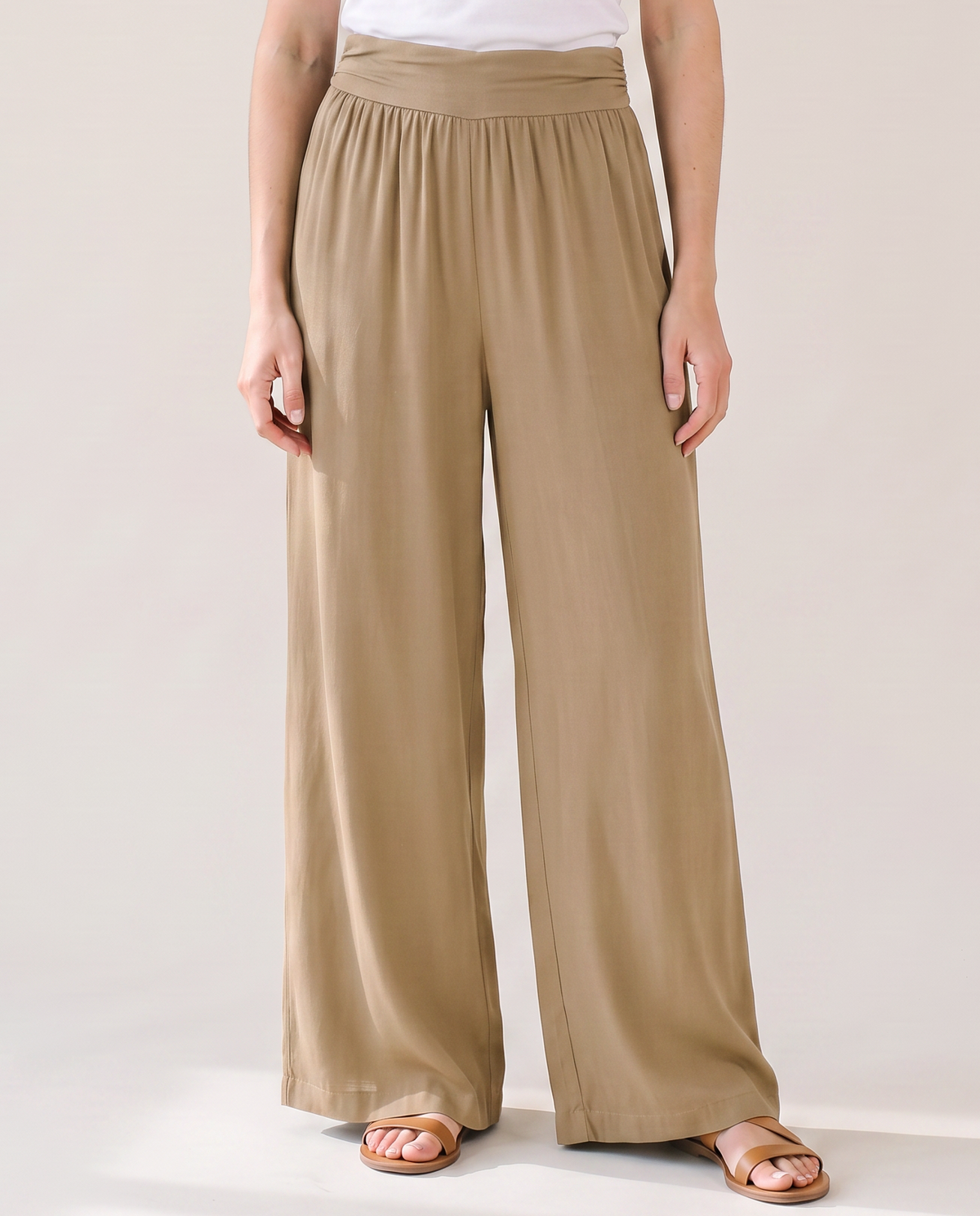 Pantalon large taille haute kaki à taille élastique, vue de face