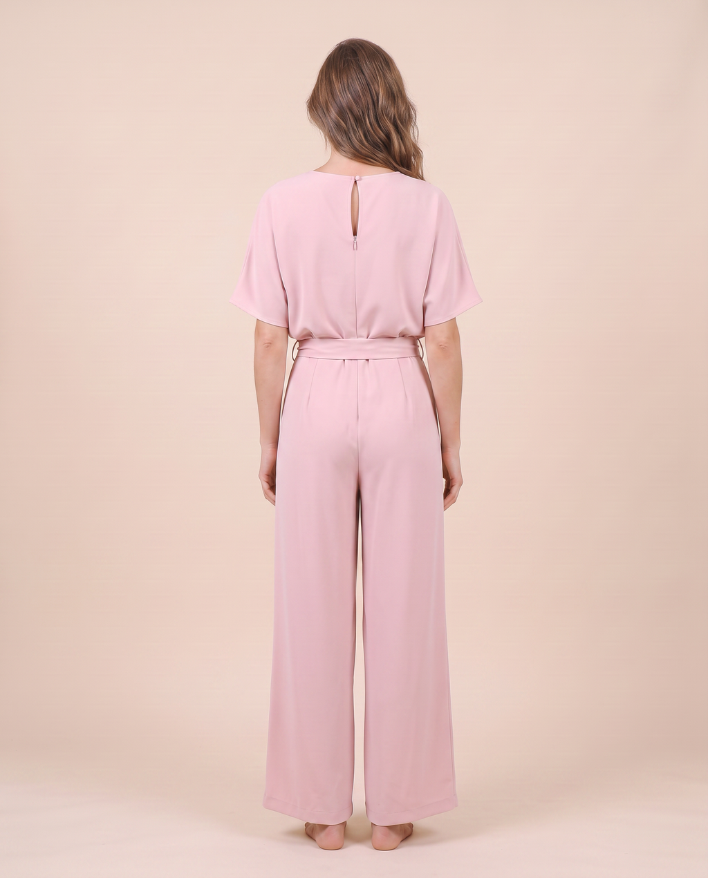 Combinaison pantalon large rose, vue de dos