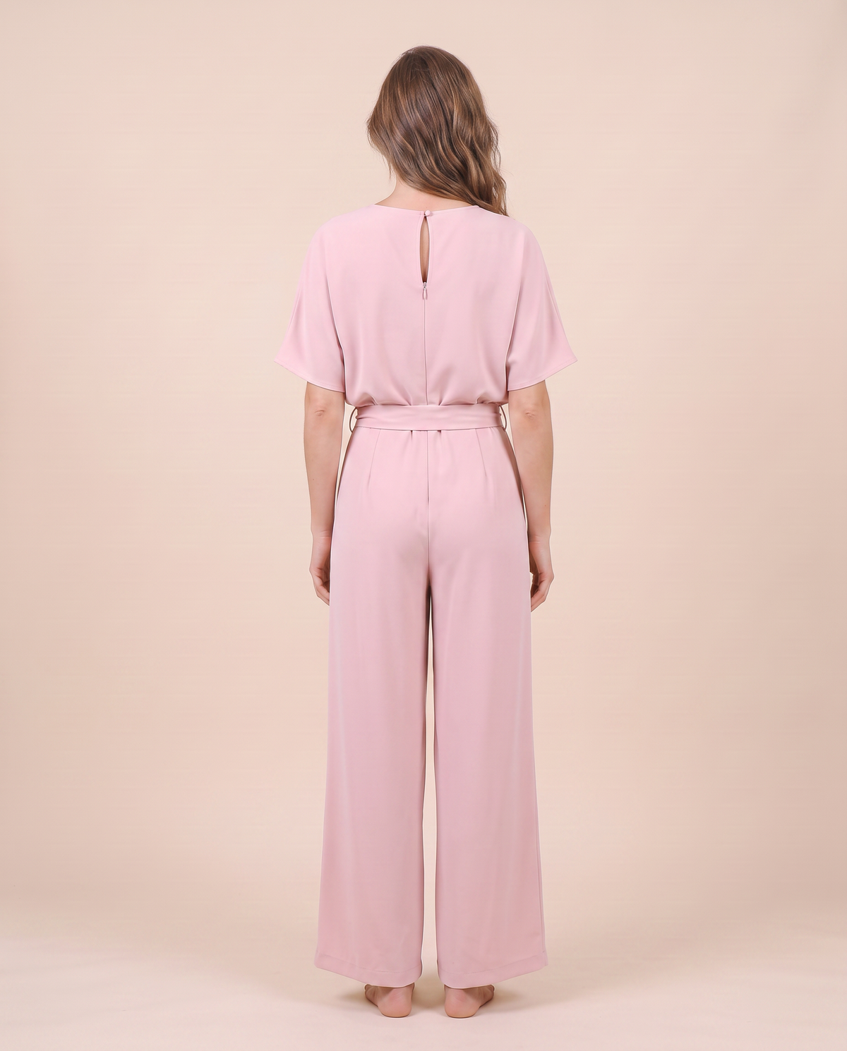 Combinaison pantalon large rose, vue de dos