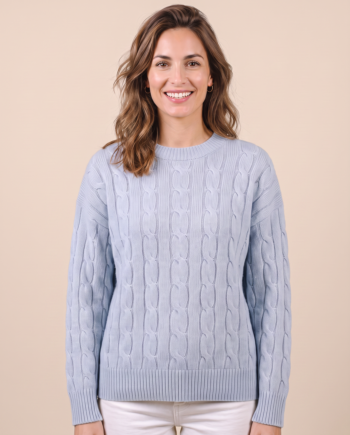 Pull en maille torsadée pour femme VELENTI MODA à col rond, coloris bleu, vue de face.