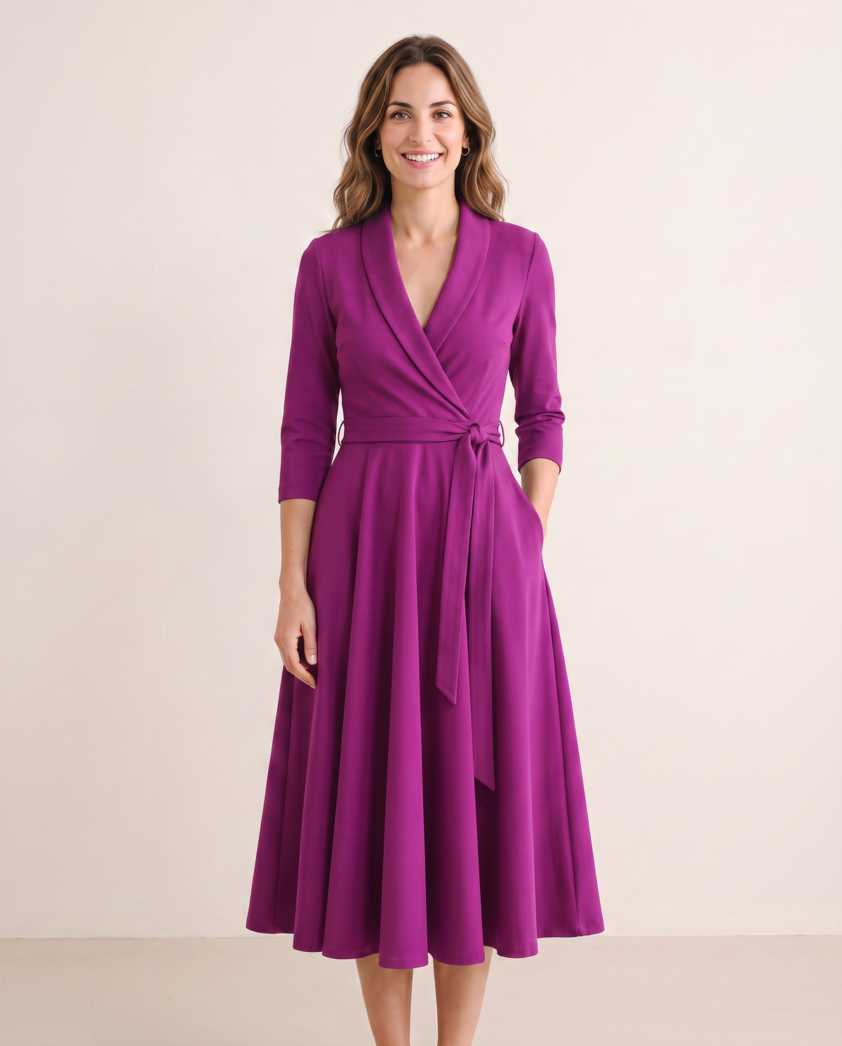 Robe midi cache-cœur violet à col châle et jupe évasée, vue de face