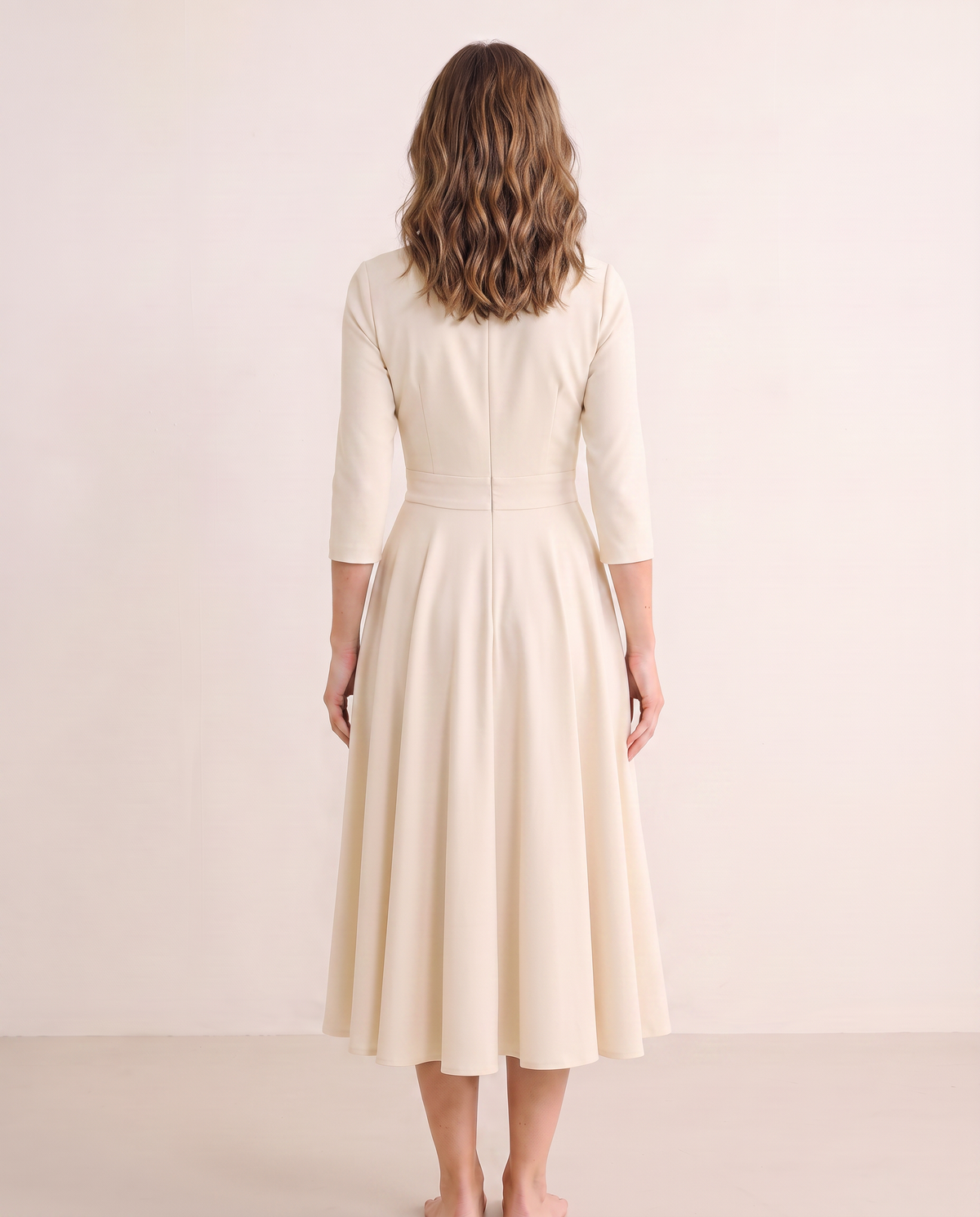 Robe midi cache-cœur beige, vue de dos