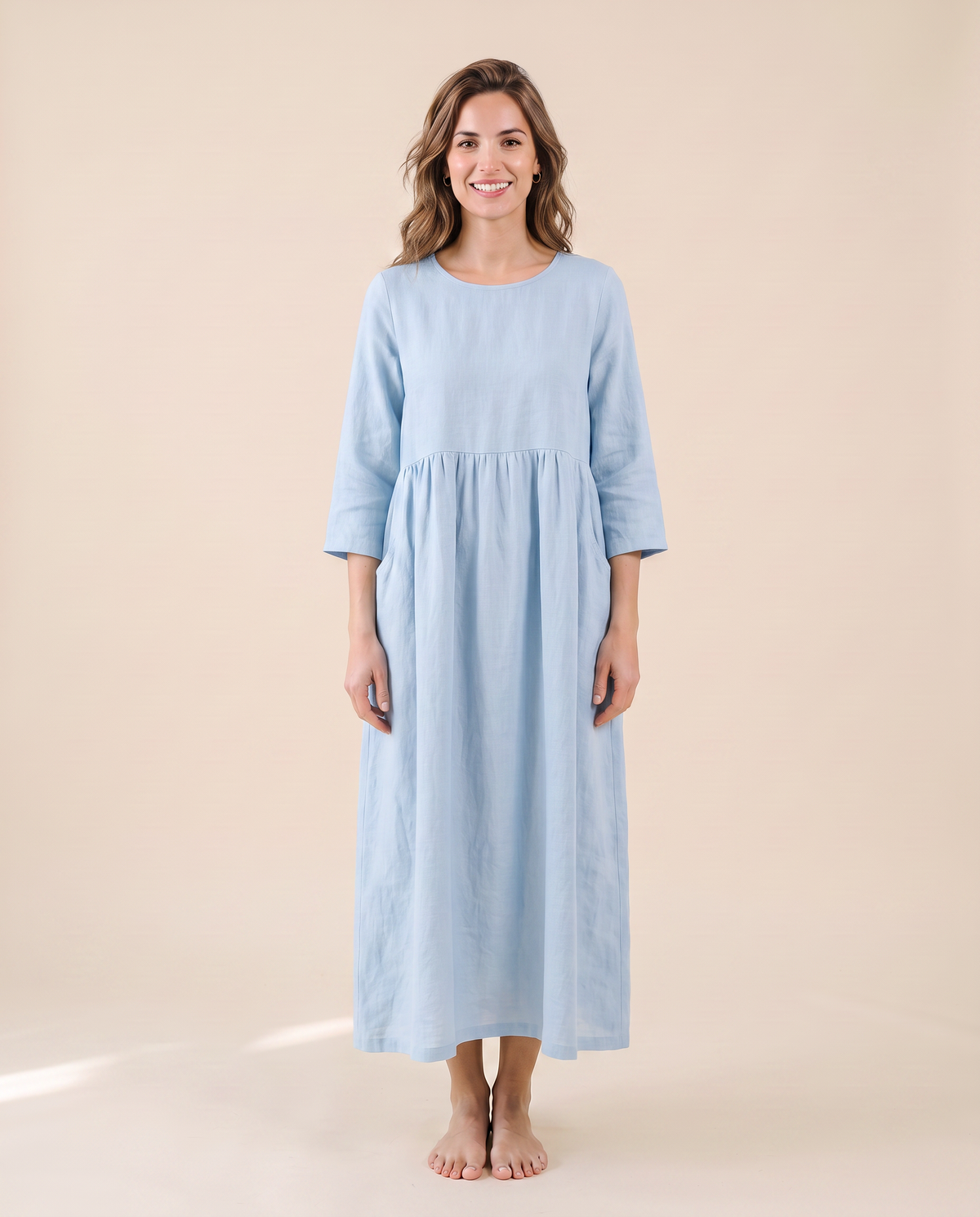 Robe longue en lin bleu clair à manches 3/4, vue de face