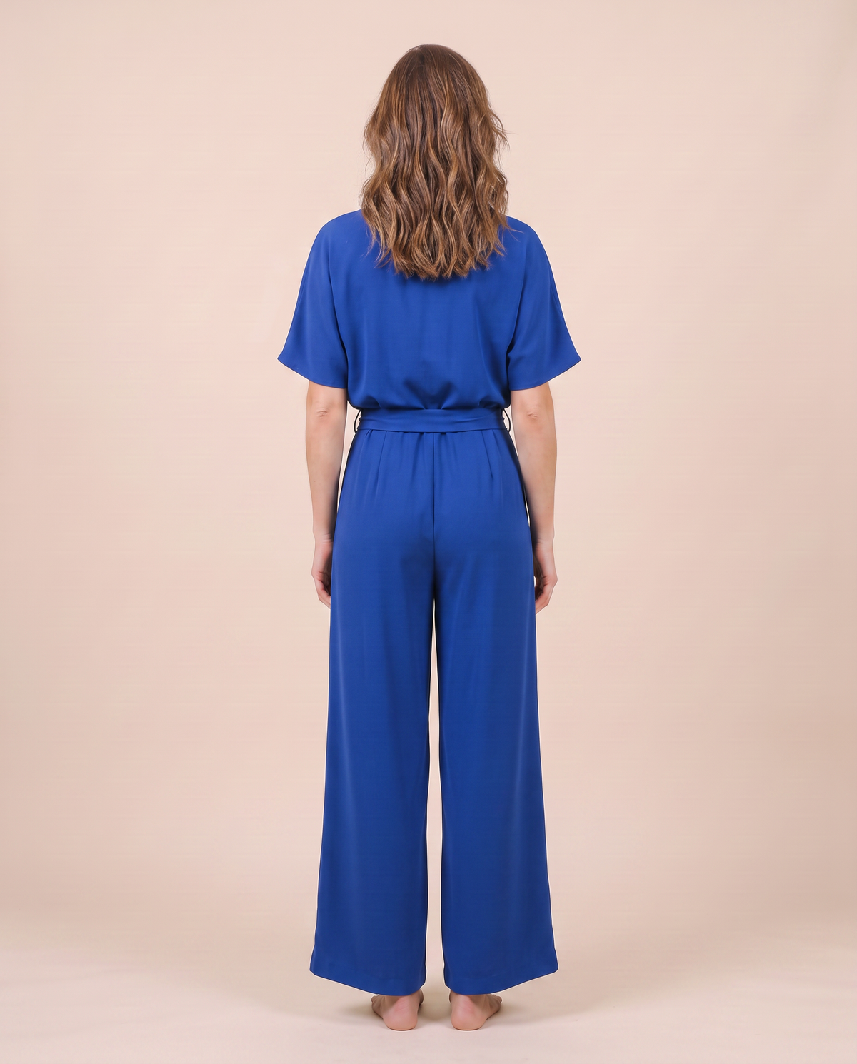 Combinaison pantalon large bleue, vue de dos