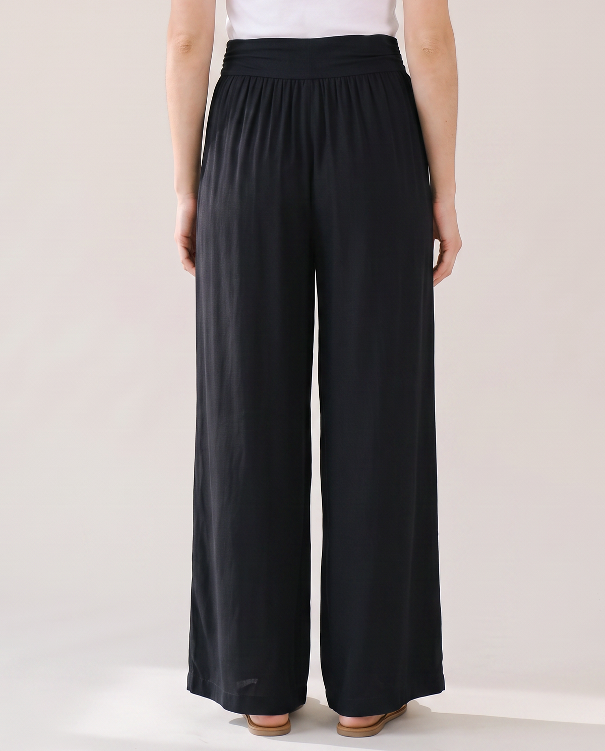 Pantalon large taille haute noir, vue de dos