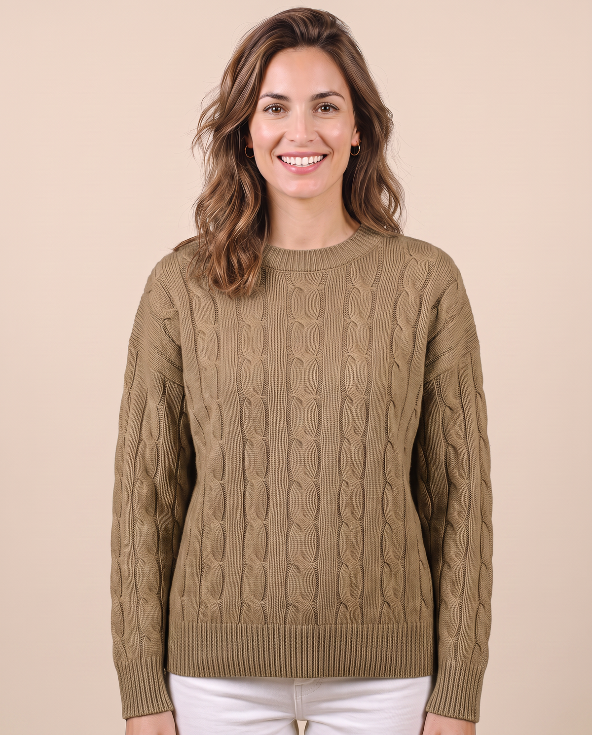 Pull en maille torsadée pour femme VELENTI MODA à col rond, coloris kaki, vue de face.