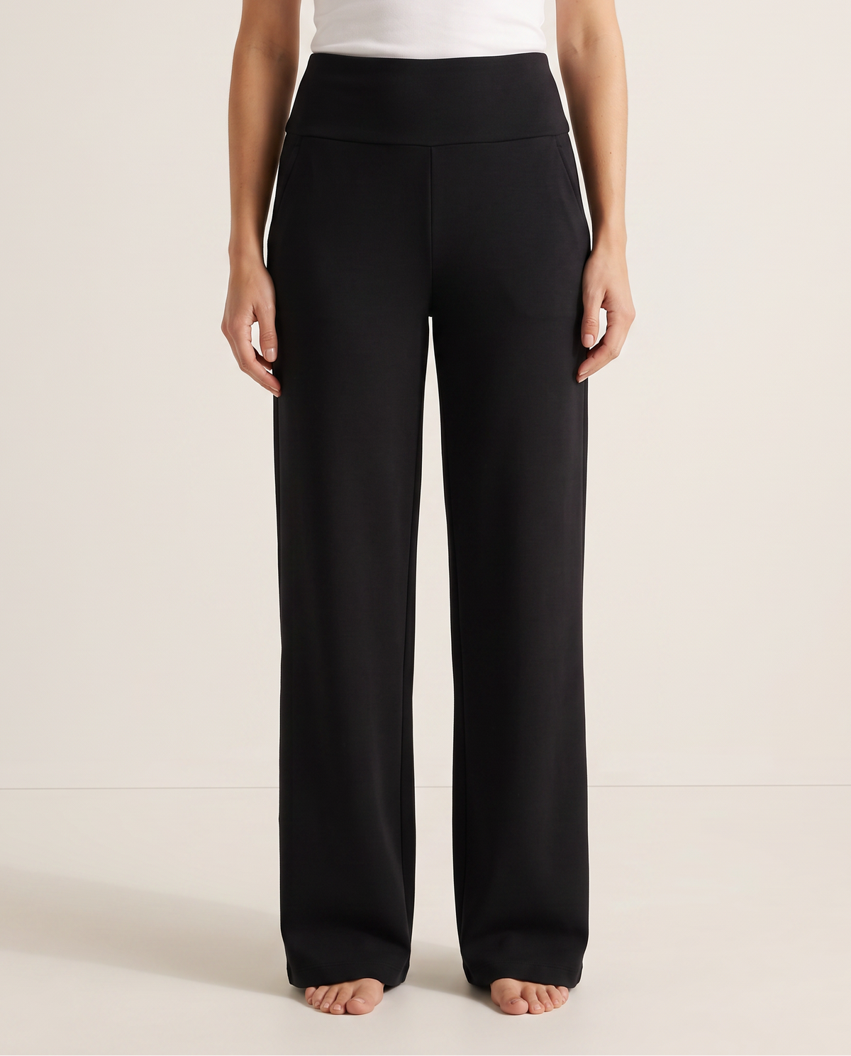 Pantalon taille haute à jambe large noir, vue de face